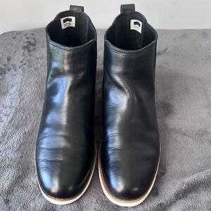 Timberland Women's Lakeville Chelsea Black Boots in Size 9